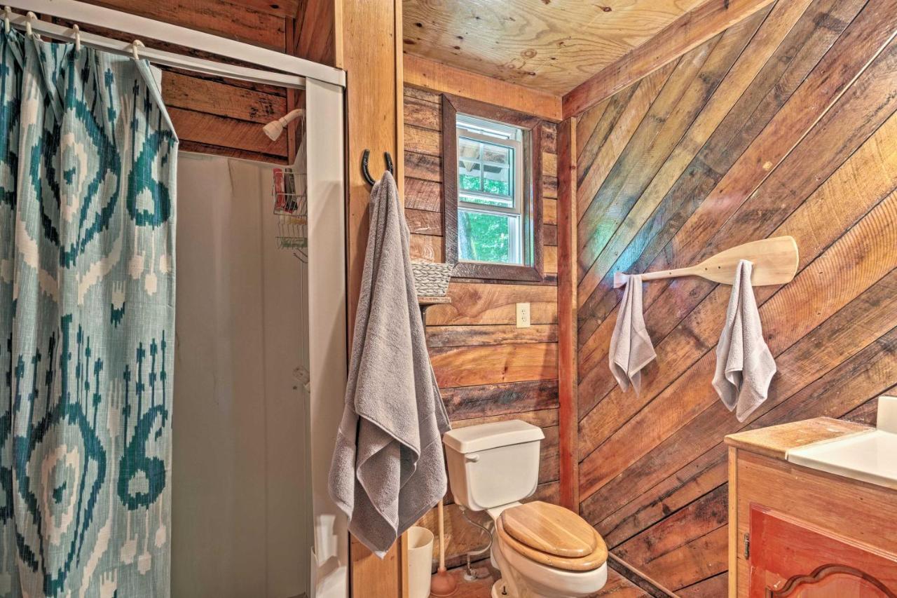 Creekside Cabin With Deck In Pisgah Forest! Barnardsville 외부 사진